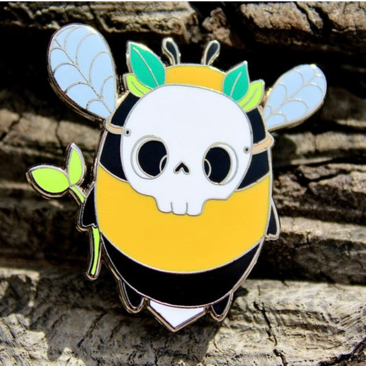 bee spooky - enamel pin